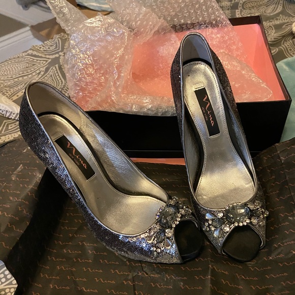 Dazzling Heels - Picture 2 of 5